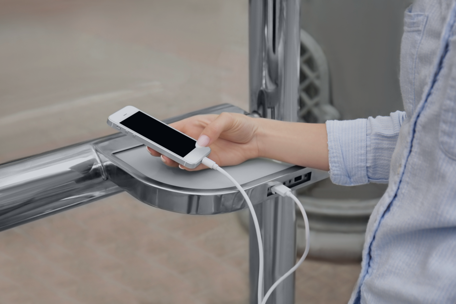 Safe-Charging-Solutions-for-Travelers